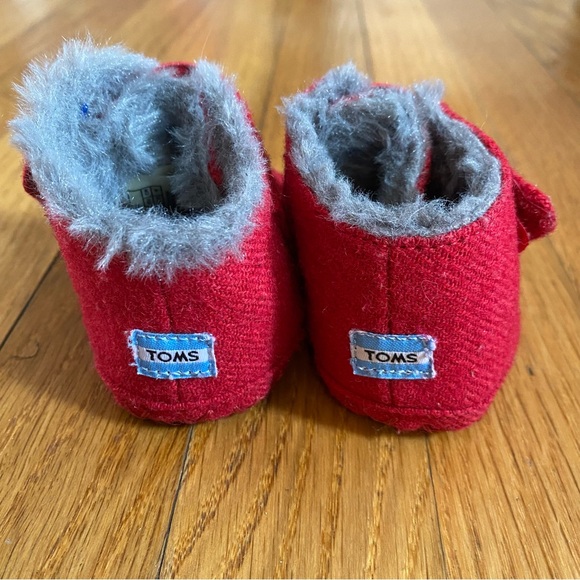 Baby Unisex Red Toms Boots - Picture 2 of 5